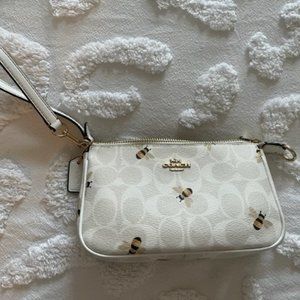 Nolita 19 In Signature Canvas With Bee Print Glacier White